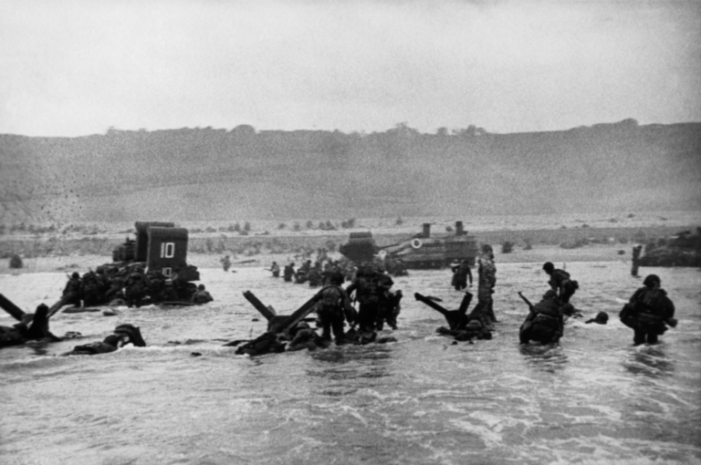 robert-capa-normandia