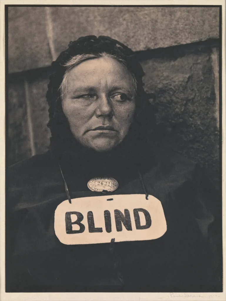 Paul Strand Paul Strand (1890 – 1976) fue el precursor de la denominada ‘Fotografía directa’, un movimiento que rechazaba la noción de que la fotografía debía imitar a las bellas artes y buscaba su propio leguaje con fotografías de alto nivel de detalle, sin apenas intervención del fotógrafo.