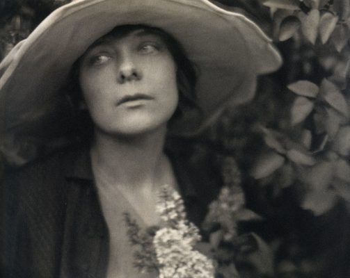 edward-weston-margrethe-in-garden-1915