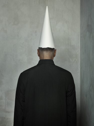 Erwin Olaf, 11.30 am de la serie April Fool 2020, 2020 © ERWIN OLAF, COURTESY STUDIO ERWIN OLAF / GALERIE RON MANDOS – AMSTERDAM, THE NETHERLANDS