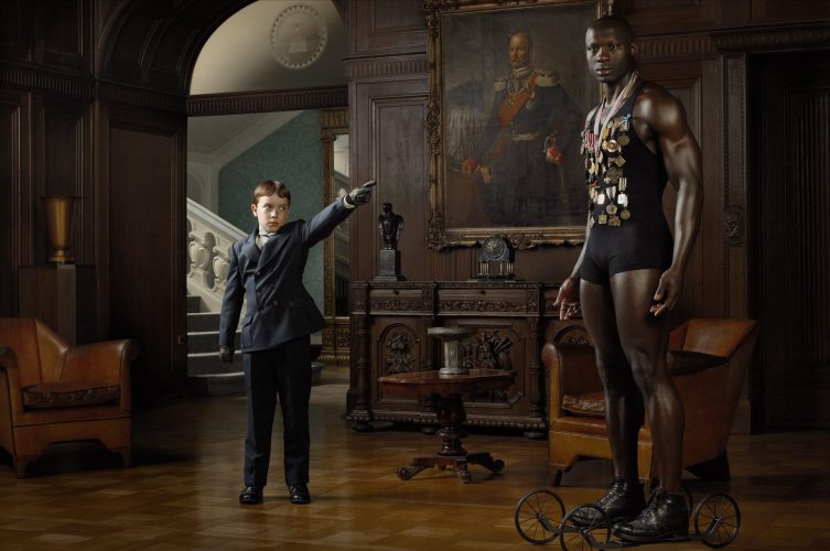 Erwin Olaf, Masonic Lodge, Dahlem, de la serie Berlín, 2012 © ERWIN OLAF, COURTESY STUDIO ERWIN OLAF / GALERIE RON MANDOS – AMSTERDAM, THE NETHERLANDS