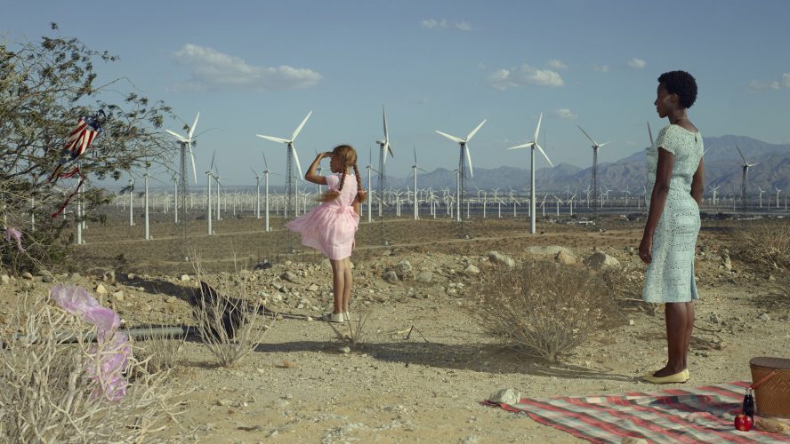 Erwin Olaf, The Kite, de la serie Palm Springs, 2018, © ERWIN OLAF, COURTESY STUDIO ERWIN OLAF / GALERIE RON MANDOS – AMSTERDAM, THE NETHERLANDS