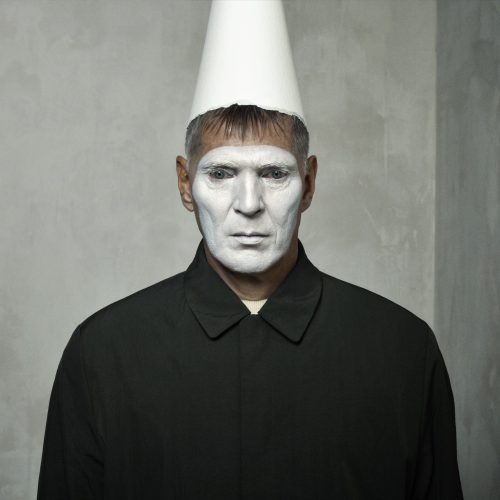 Erwin Olaf, 11.05 am de la serie April Fool 2020, 2020 © ERWIN OLAF, COURTESY STUDIO ERWIN OLAF / GALERIE RON MANDOS – AMSTERDAM, THE NETHERLANDS