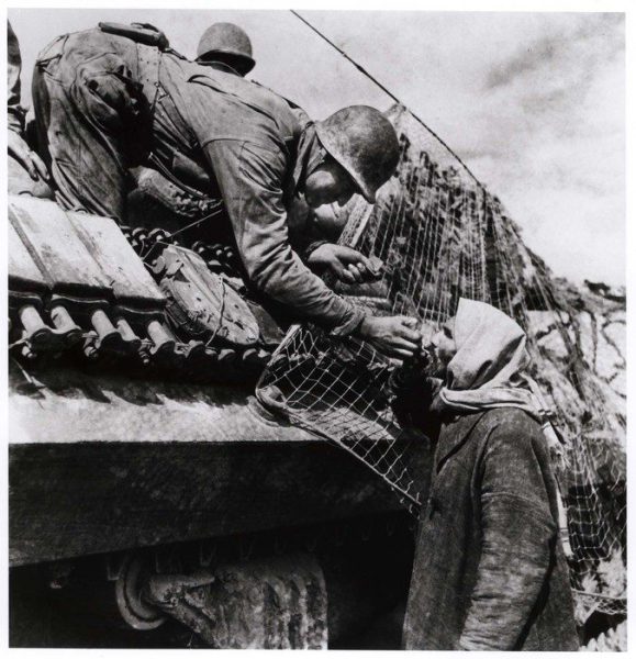 Robert Capa 937