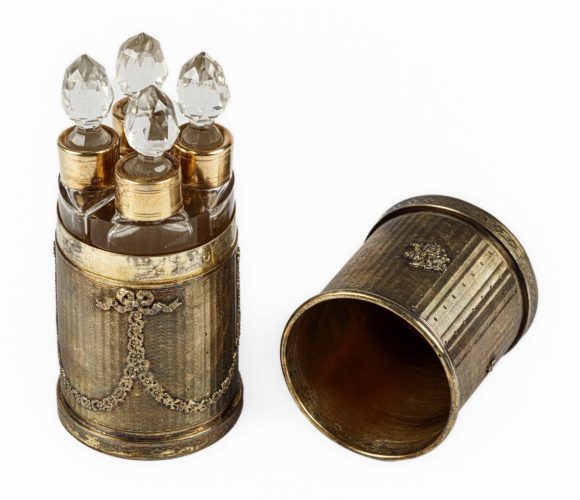 Botes de perfume, plata grabada y dorada y vidrio soplado (1850-1900), Museo Nacional de Artes
Decorativas. Madrid (Foto de Fabián Álvarez)