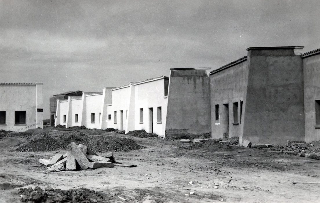 Construcción de viviendas en Gévora (Badajoz). S/f. Arquitecto: Carlos Arniches. Autor y fecha desconocidos. © Archivo MAGRAMA