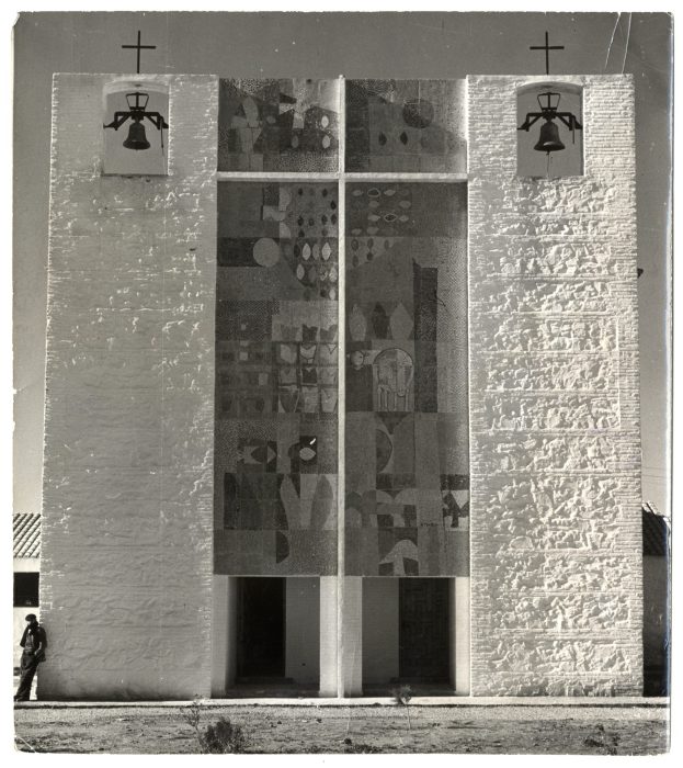 Iglesia de Villalba de Calatrava (Ciudad Real). Arquitecto: José Luis Fernández del Amo. Fotografía de Joaquín del Palacio, Kindel, ca.1956. © Herederos de Joaquín del Palacio
