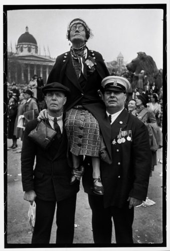 Henri Cartier-Bresson. Coronación de Jorge VI, Londres, Inglaterra, 1937 Copia de plata en gelatina
