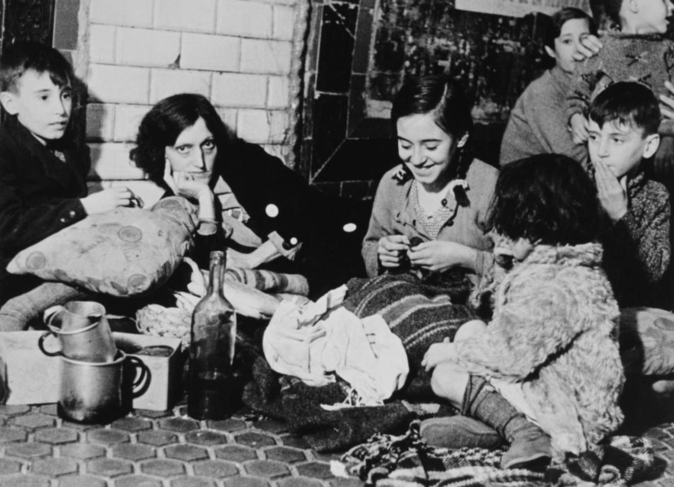 refugiados-metro-madrid-robert-capa