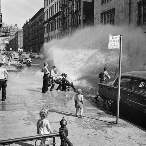 vivian-maier-niños-agua-nueva-york-1954